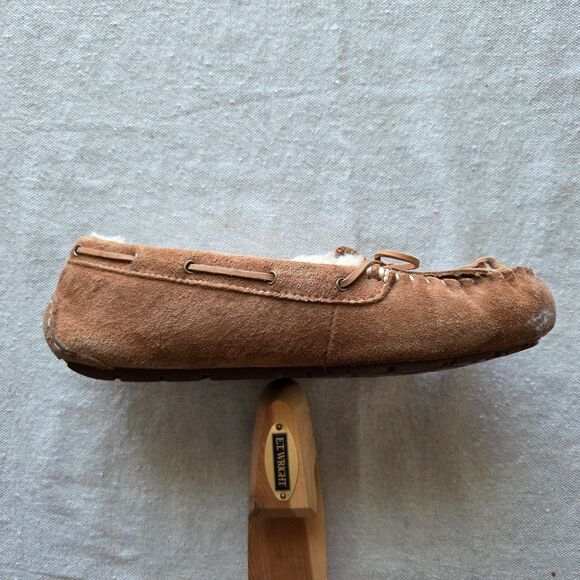 UGG Mocassin Shoes Womens 8 US Mandie Kiltie Chestnut Suede Shearling Slipper - Picture 4 of 11